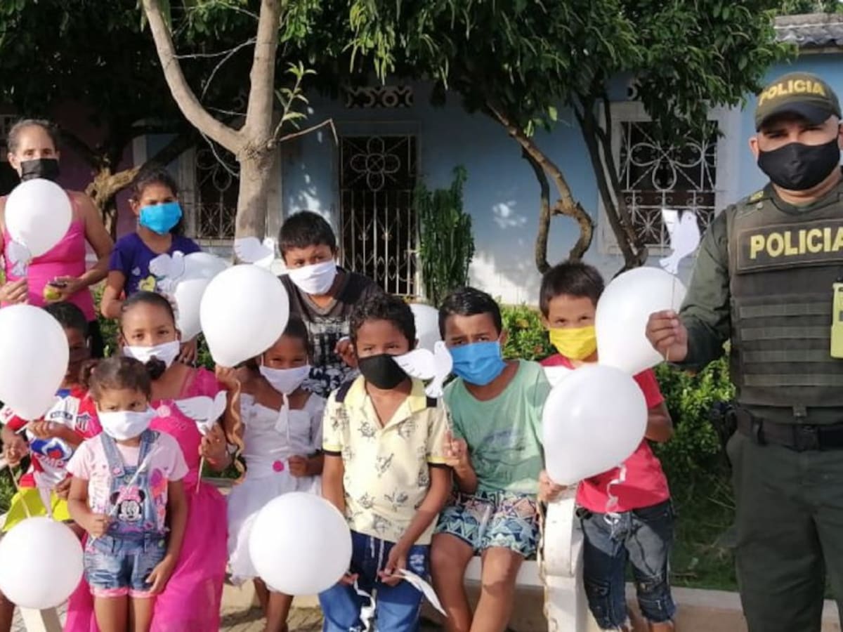 Policía y habitantes de Mompox conmemoraron el Día de la Paz