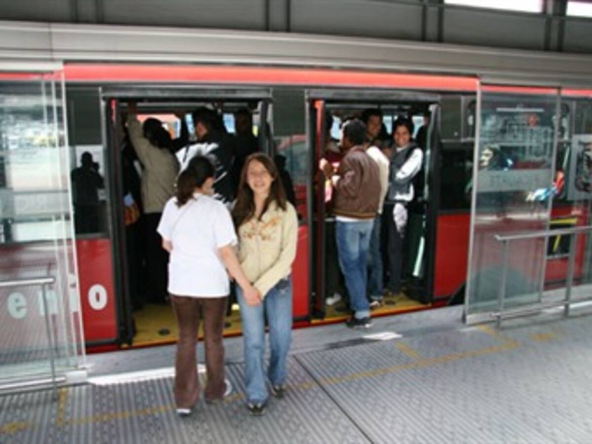 Articulado de Transmilenio arrastró a pasajera que intentaba bajarse del sistema