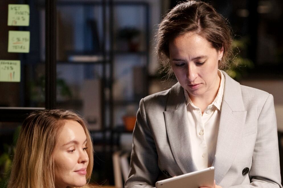 Experis lanza el libro “40 Mujeres líderes en tecnología