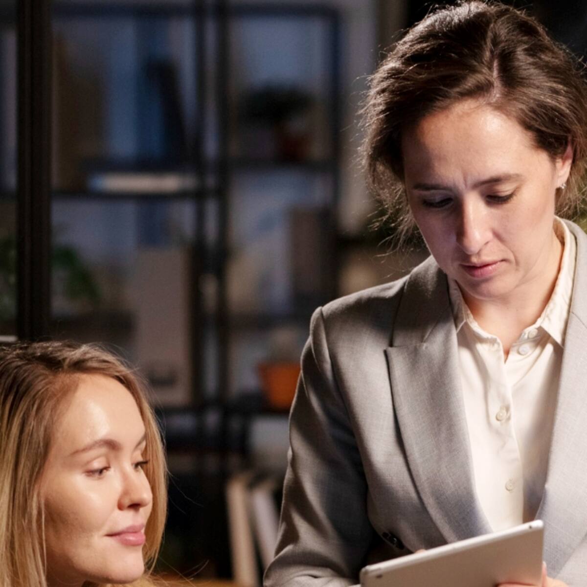 Experis lanza el libro “40 Mujeres líderes en tecnología