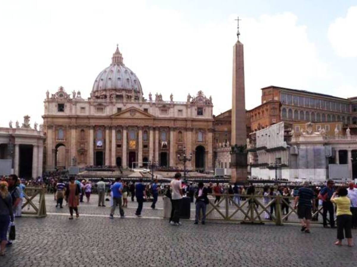 De grano en grano llena la gallina el buche: embajador en el Vaticano