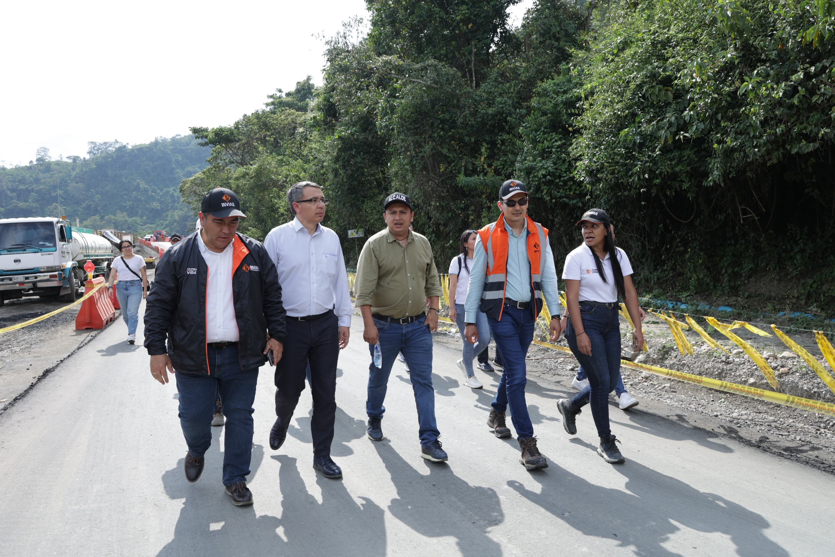 El ministro de Transporte, William Camargo, y el director General (e), del Instituto, Mauricio Céspedes, hicieron un recorrido.