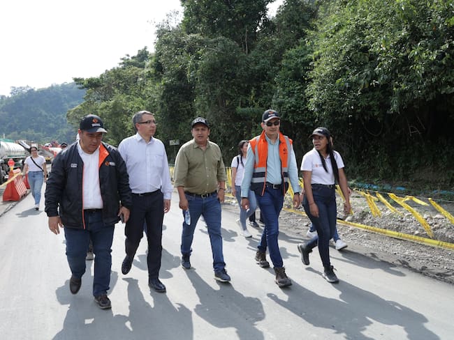 El ministro de Transporte, William Camargo, y el director General (e), del Instituto, Mauricio Céspedes, hicieron un recorrido.