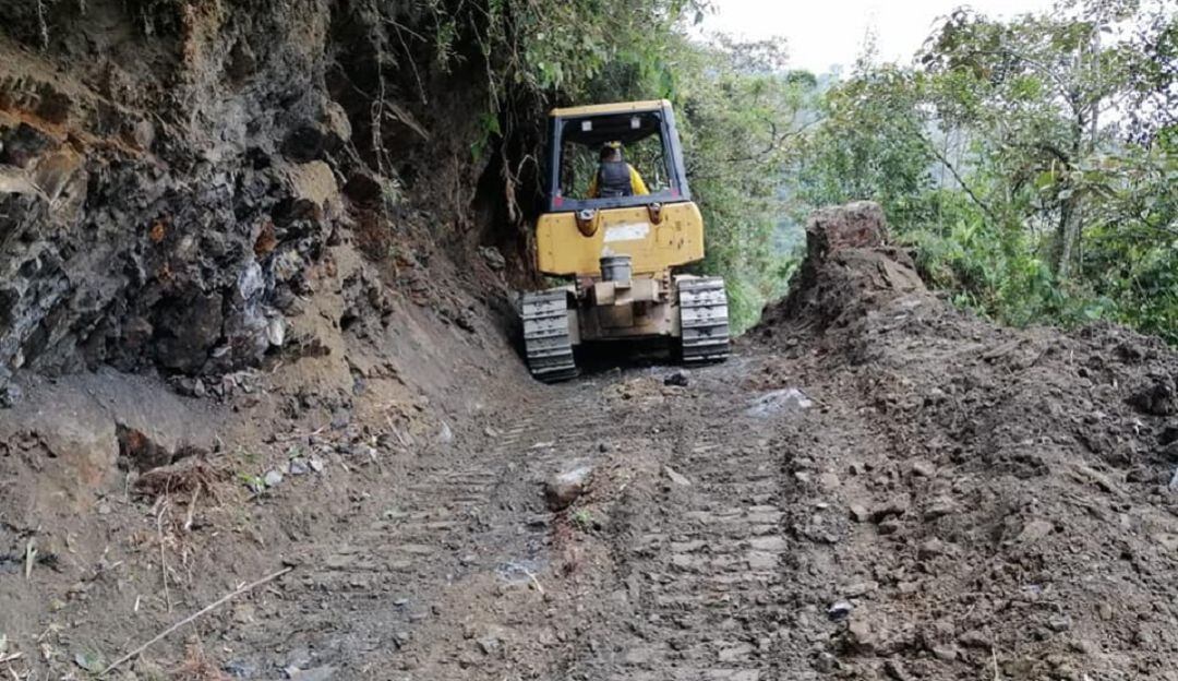 Fabián Betancur Gutiérrez laborando en las vías de Caldas. Imagen de archivo