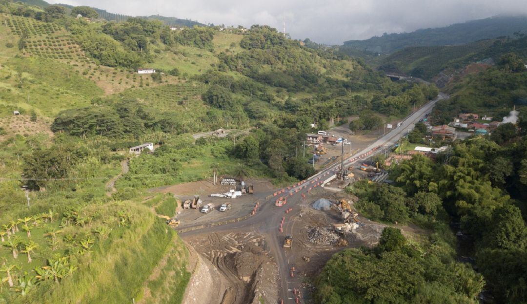 Obras en la vía La Manuela y Tres Puertas