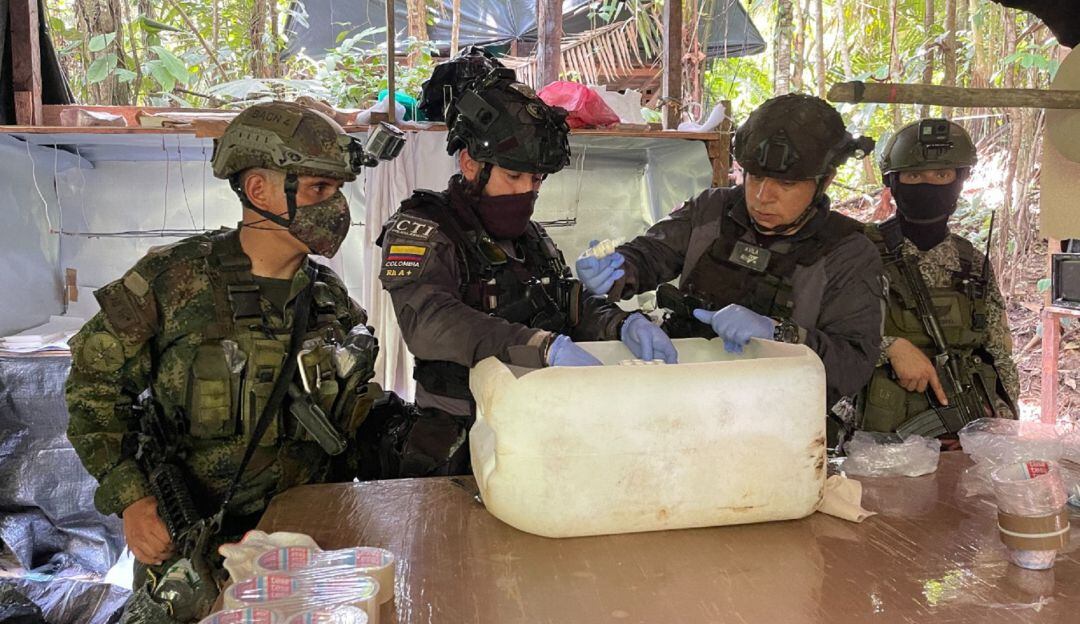 Disidencias destruyeron un manglar de una hectárea para construir un laboratorio de cocaína. 