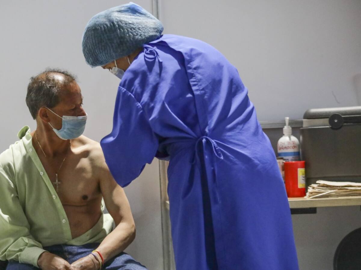 COVID-19: Este sábado se reportaron 236 fallecidos y 12.567 casos nuevos