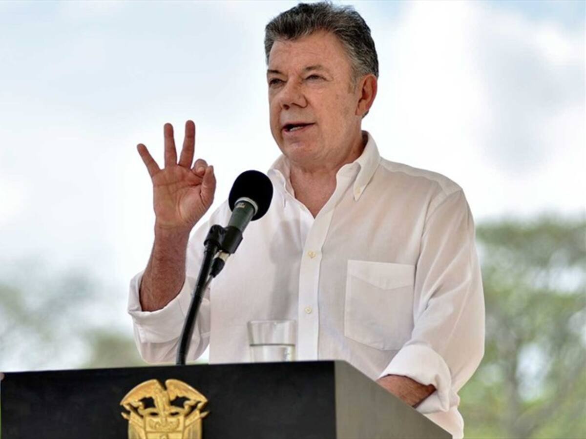 El gobierno anterior pavimentó 8 km de vías en el Chocó: Santos