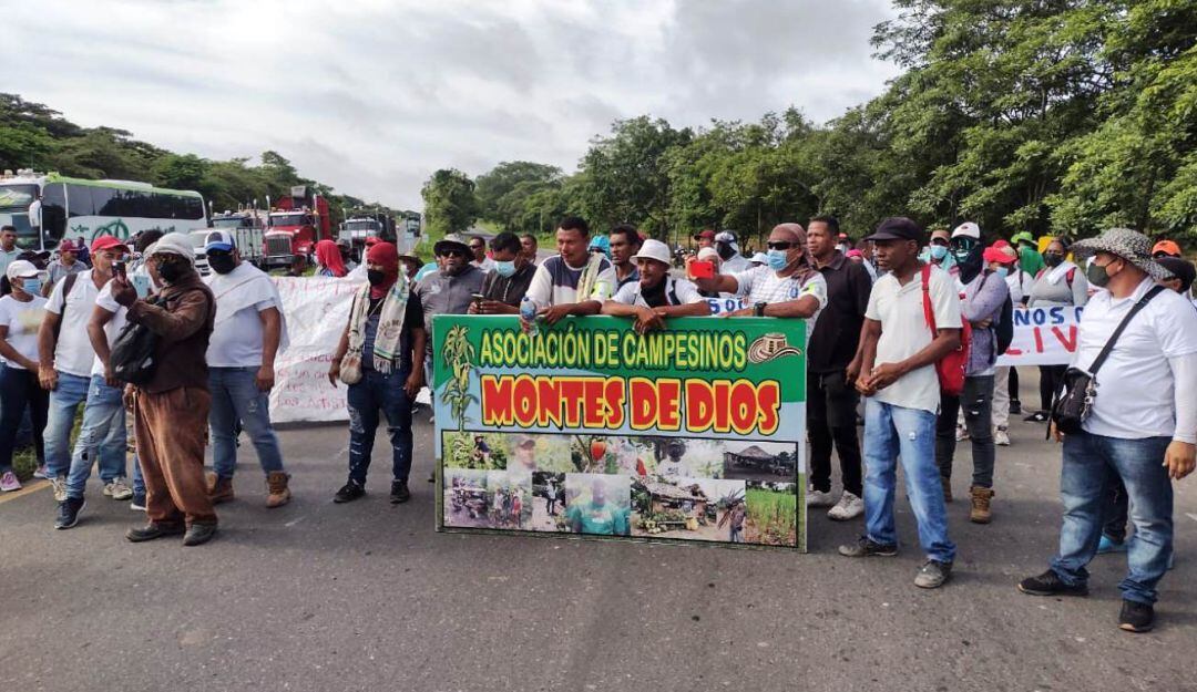 Un grupo de agricultores taponó el corredor vial exigiendo la devolución de un predio denominado La Europa