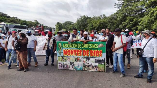 Un grupo de agricultores taponó el corredor vial exigiendo la devolución de un predio denominado La Europa
