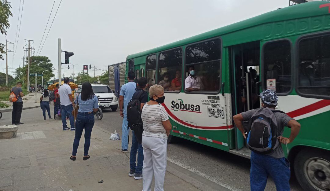 Los usuarios afectados por la suspensión de operaciones del Transmetro.
