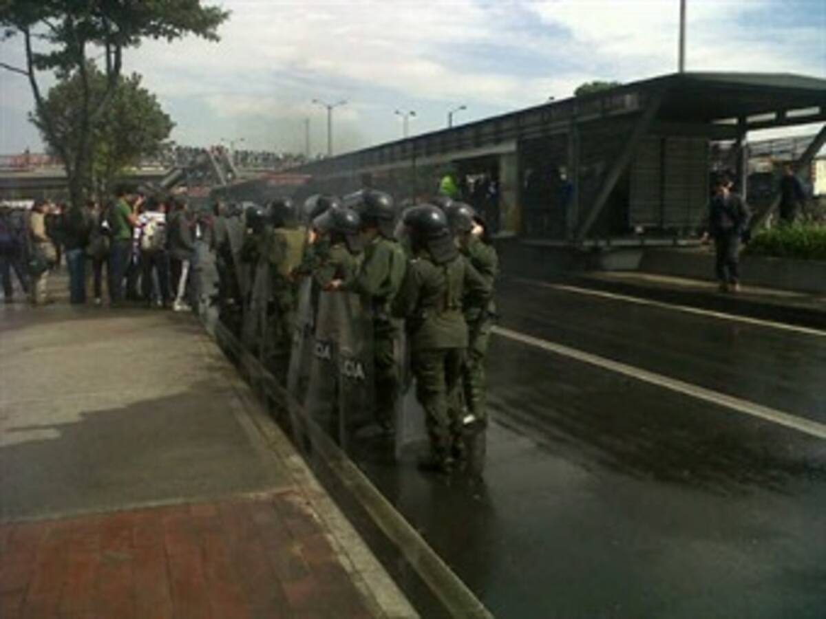 Transmilenio reconoce falta de infraestructura para atender creciente demanda de pasajeros
