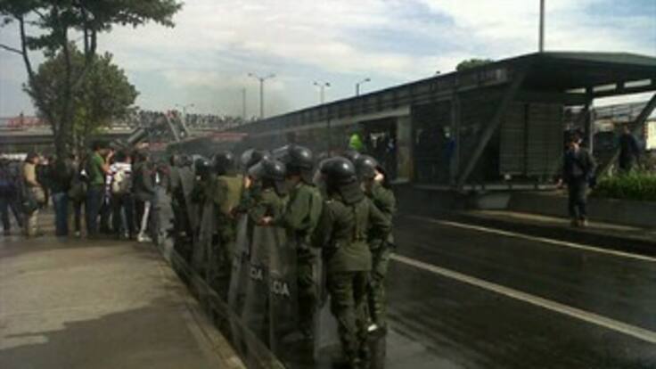Transmilenio reconoce falta de infraestructura para atender creciente demanda de pasajeros