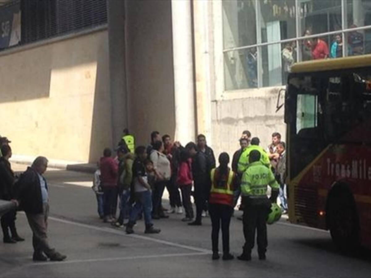 Conductores del SITP bloquean paso de buses en el Portal 20 de Julio