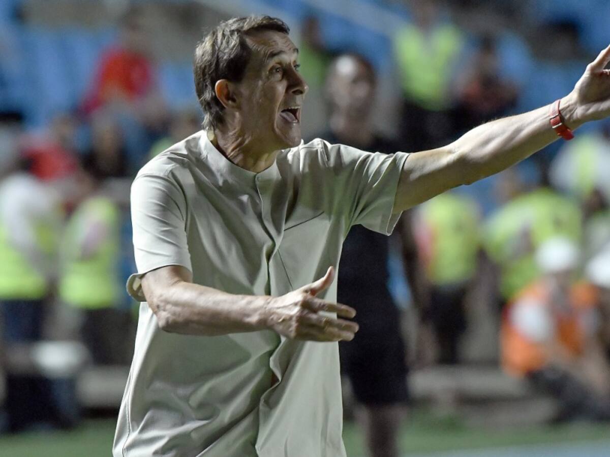 Guimaraes reclama mejor trato y aclara que quiere seguir en el América