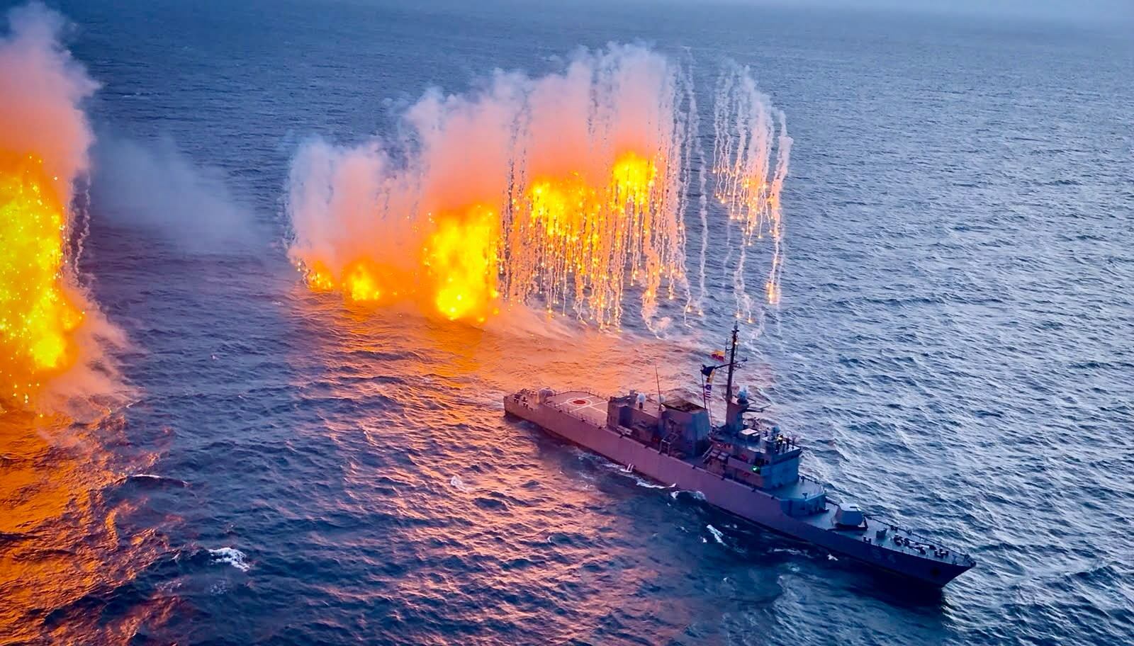 Armada de Colombia realiza ejercicios militares en el Mar Caribe