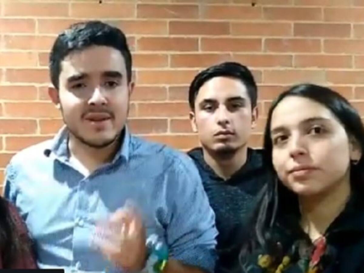 Estudiantes imitan a Maluma para que Duque los reciba