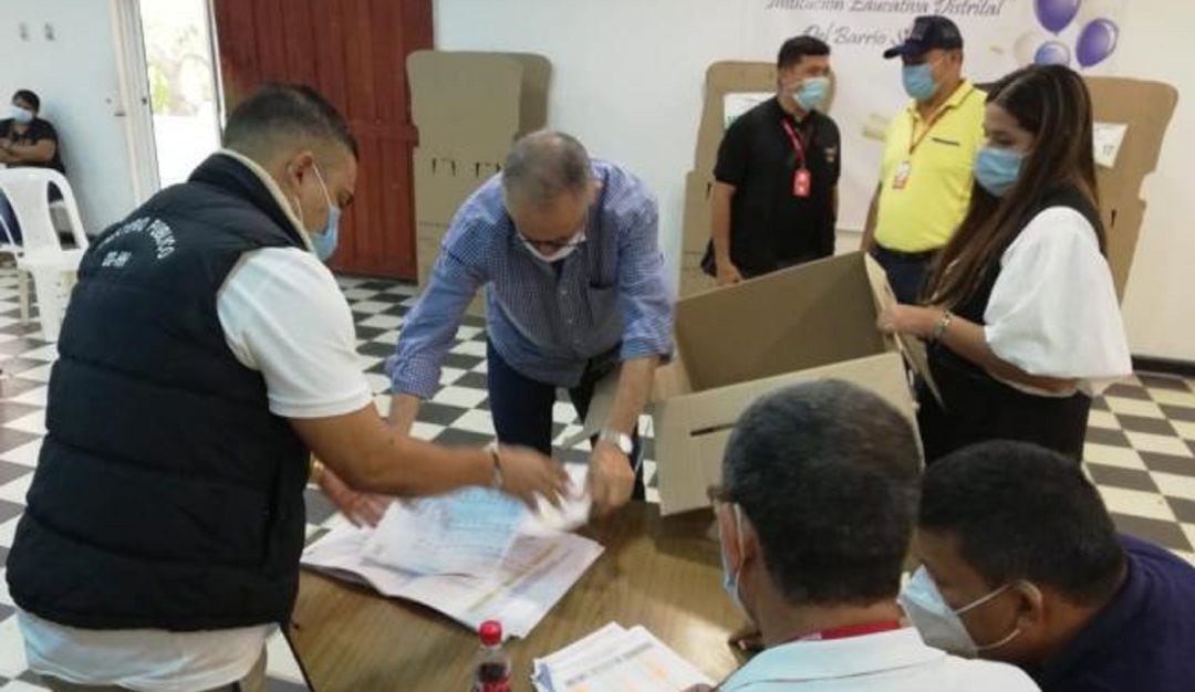 Momento de elecciones en el Instituto Educativo Distrital Simón Bolívar.