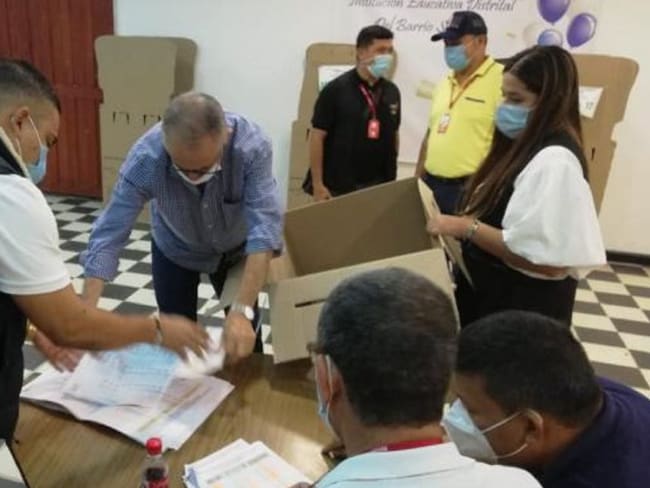 Momento de elecciones en el Instituto Educativo Distrital Simón Bolívar.