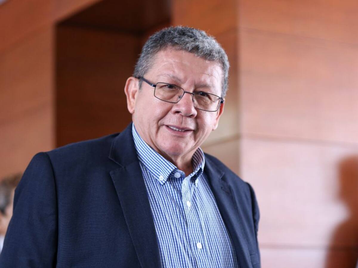 El senador Pablo Catatumbo está hospitalizado por crisis de hipertensión.