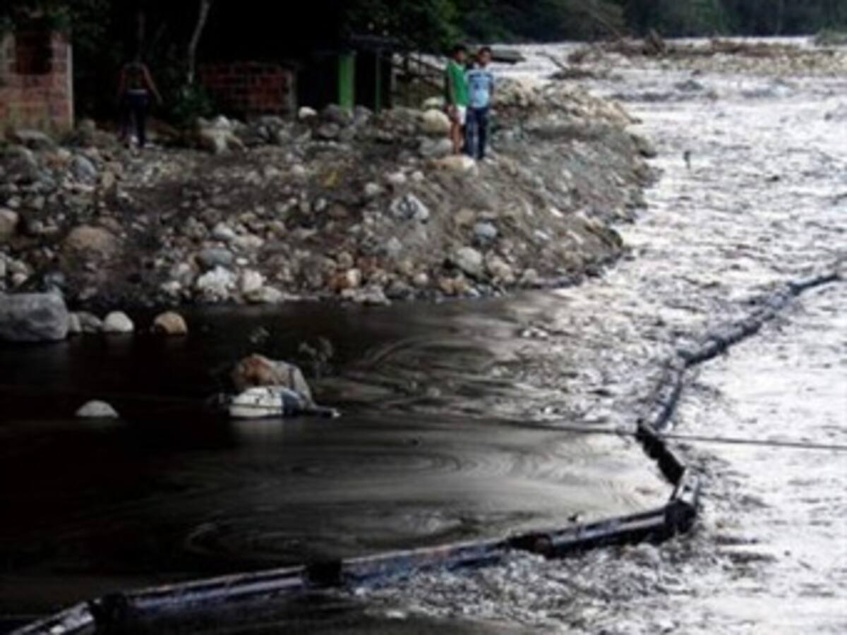 Alerta en 14 municipios cercanos al río Magdalena por derrame de combustible