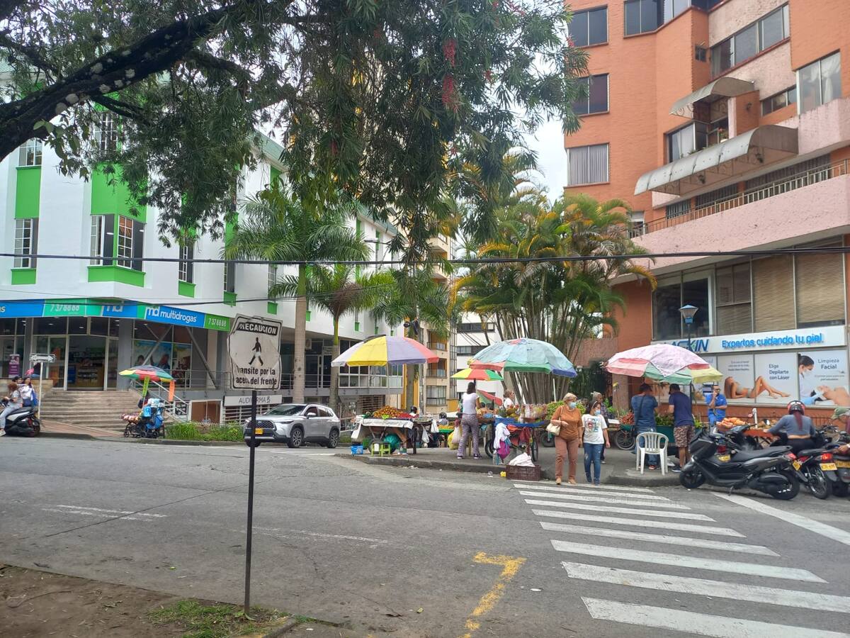 Se duplicaron los vendedores ambulantes en el Parque de los Fundadores en Armenia