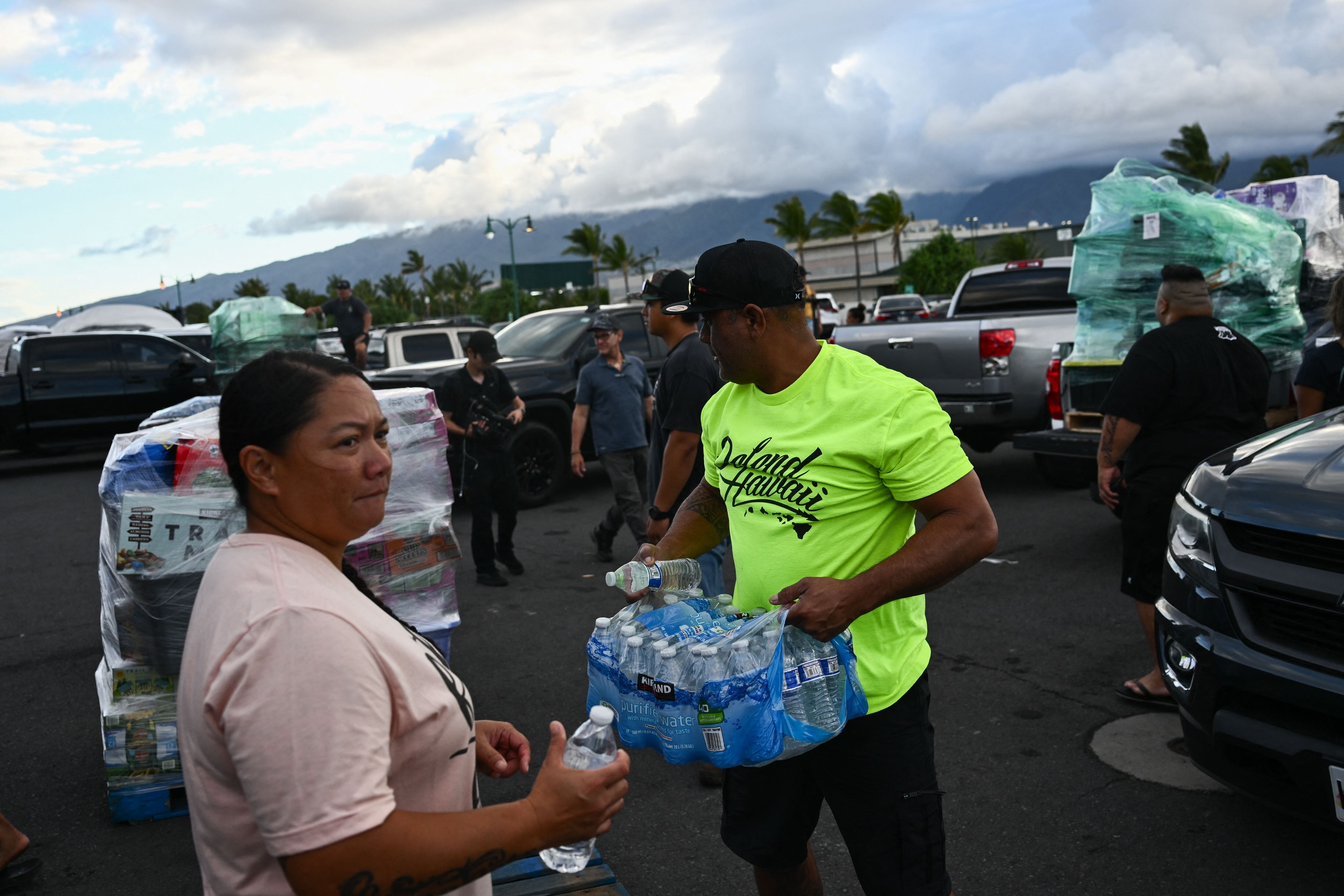 Entrega de ayudas a los supervivientes de los incendios en Hawái.
(Foto:   PATRICK T. FALLON/AFP via Getty Images)