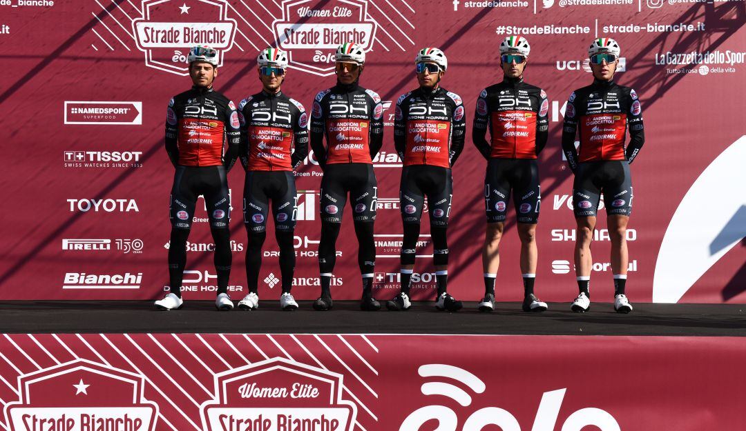 Jhonatan Restrepo con su escuadra