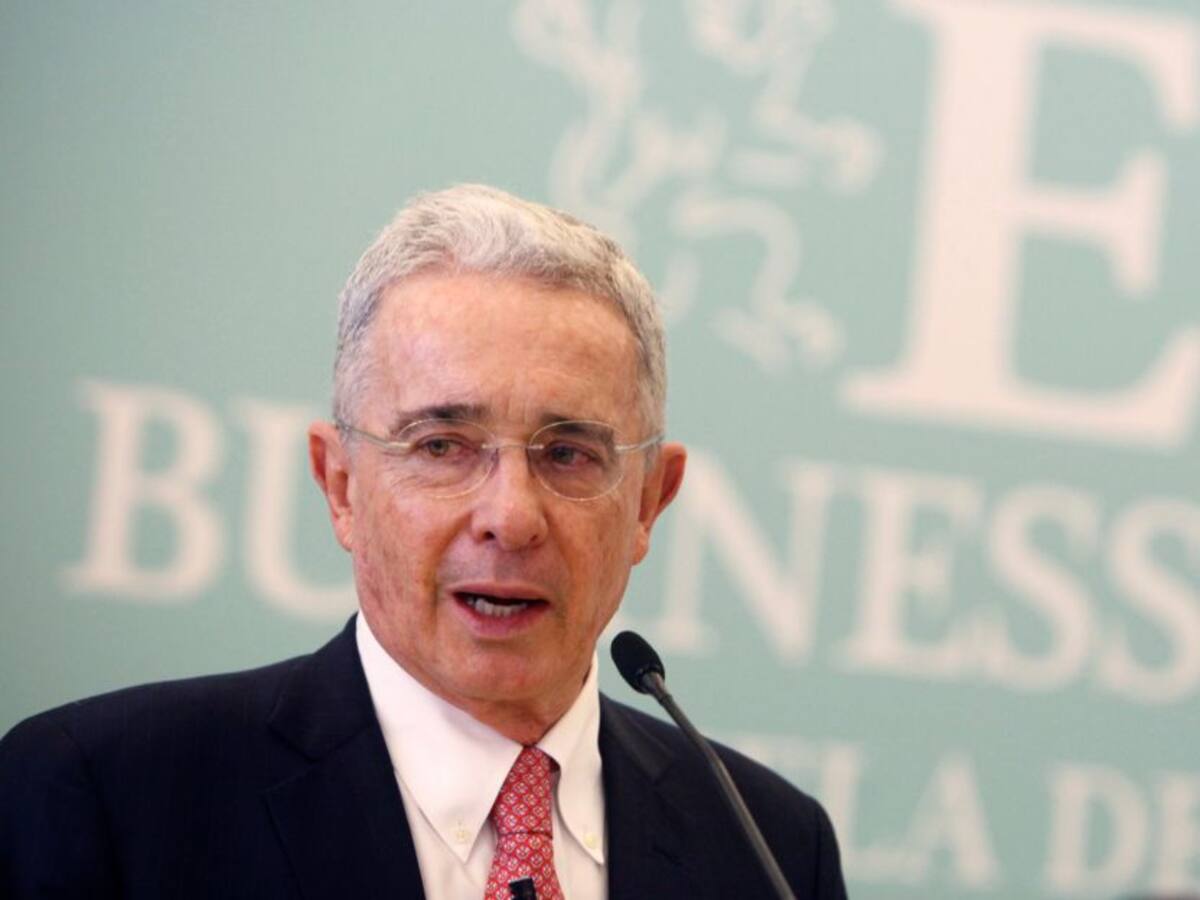 Congresistas, abogados y exparamilitares: quién es quién en caso de Uribe