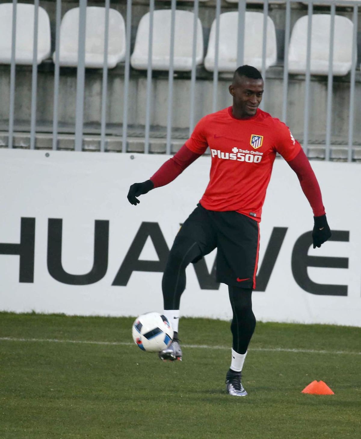 Jackson Martínez firmó el dos de febrero para ser jugador en el equipo chino Guangzhou.