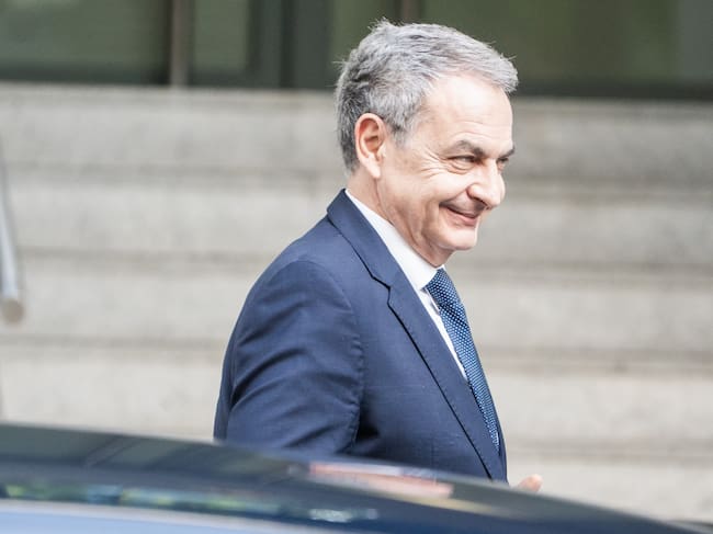 Jose Luis Rodriguez Zapatero saliendo de su vehículo antes de afrontar su juicio el 17 de junio de 2026 (Cortesía: Cesar Vallejo Rodriguez/Europa Press via Getty Images)