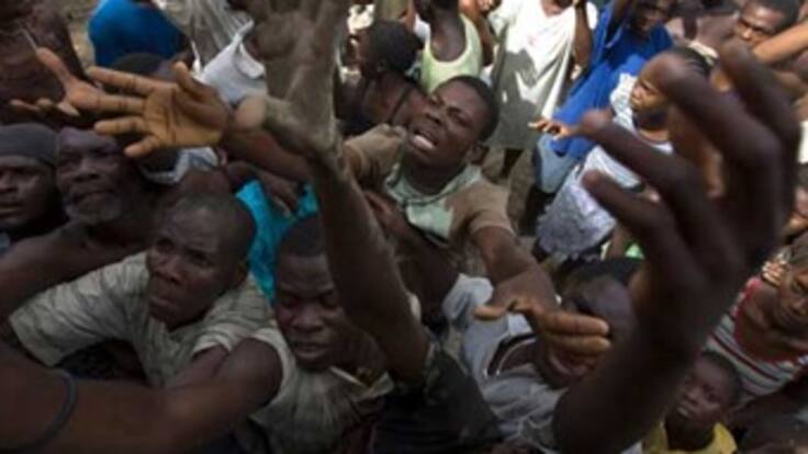 La ayuda llega de forma masiva pero se distribuye con lentitud y dificultad