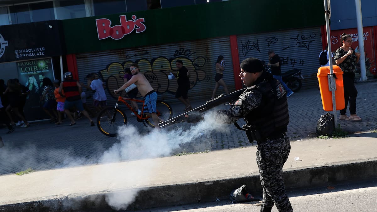 Justicia de Brasil deja en firme detención de 21 aficionados del Peñarol por vandalismo