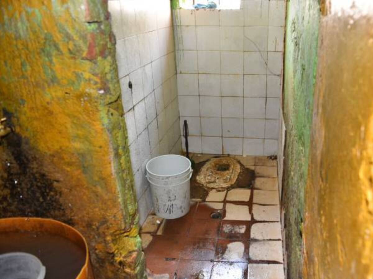 Sin agua reclusos de la cárcel de Neiva