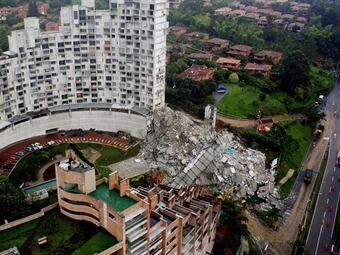 Vista aérea del proyecto Space, desplomado en Medellín. Foto: EFE