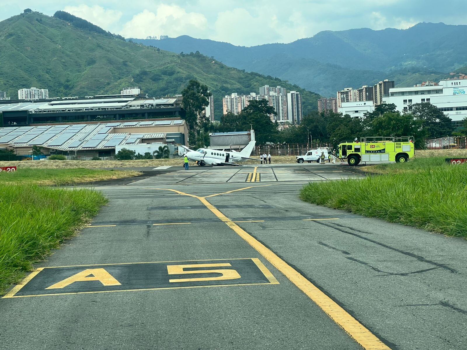 Aterrizaje de emergencia en el aeropuerto Olaya Herrera en Medellín. Foto: X @FicoGutierrez