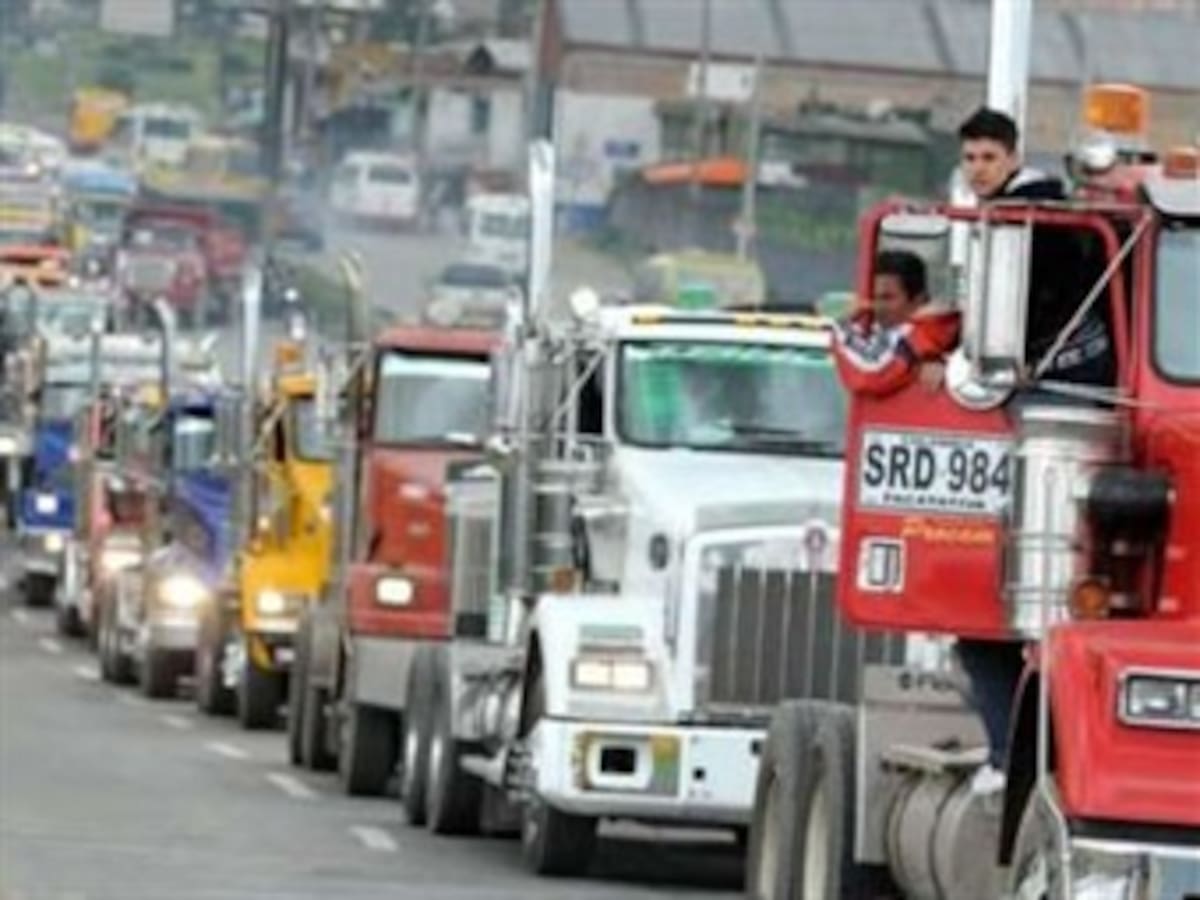 Empiezan los bloqueos en las carreteras por el paro de camioneros