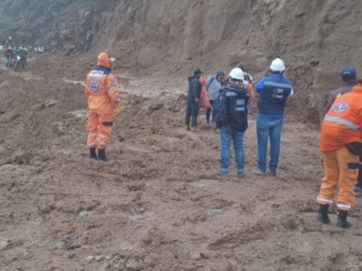 Incomunicados Cauca y Huila por derrumbe en la transversal del Libertador