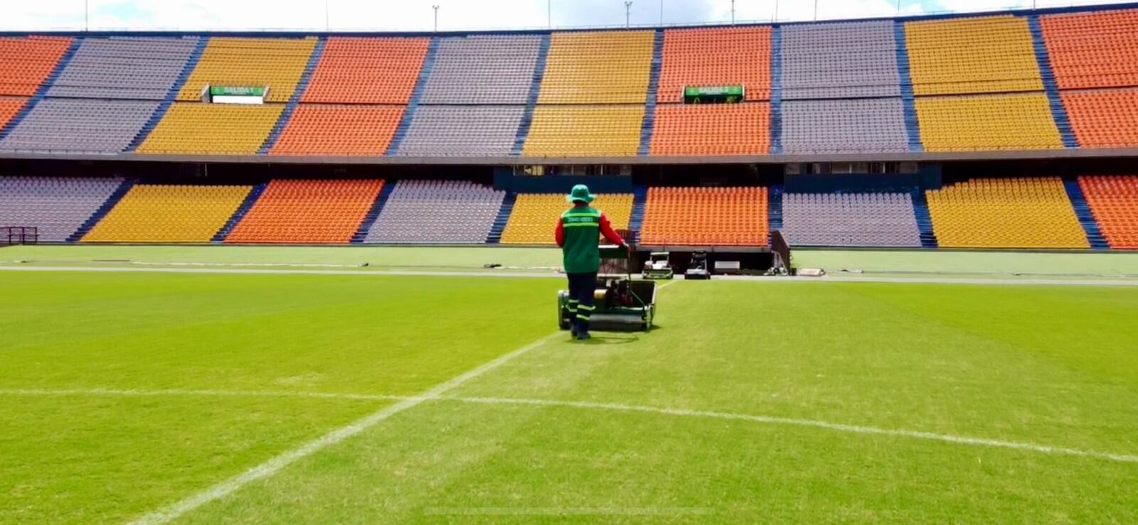 Labores de mantenimiento en el Atanasio Girardot. Foto: Alcaldía de Medellín.