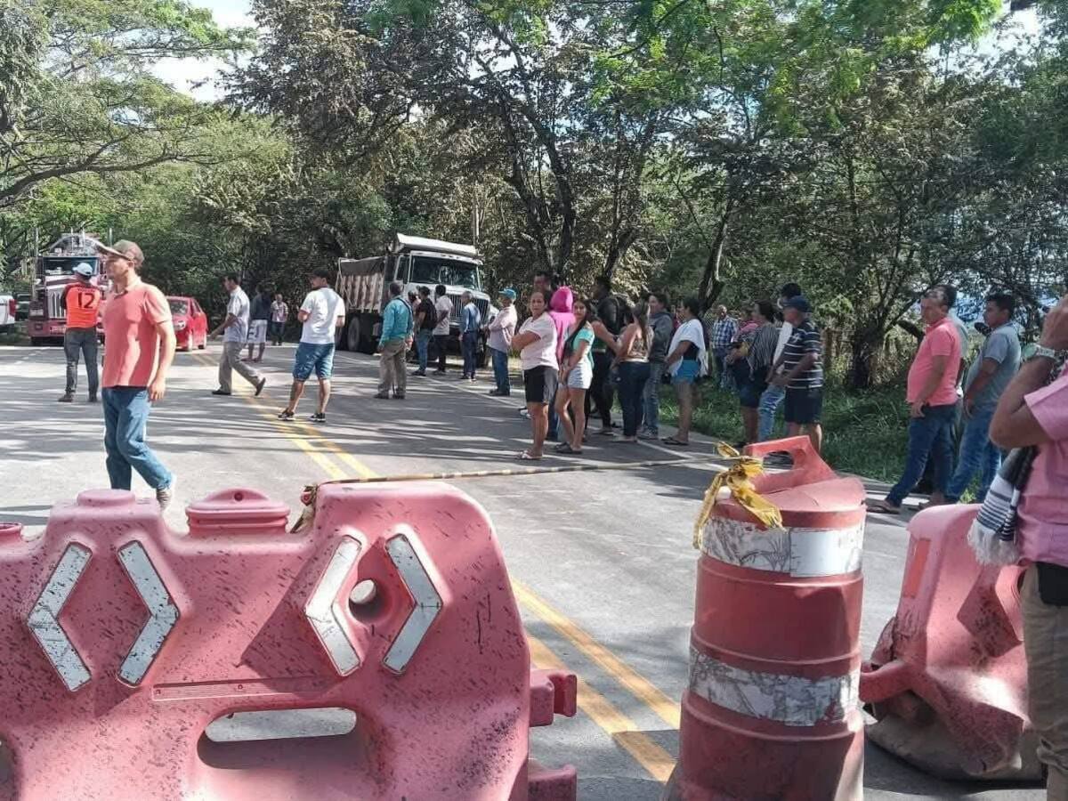 Comunidad de Riverita se moviliza por acceso vial digno