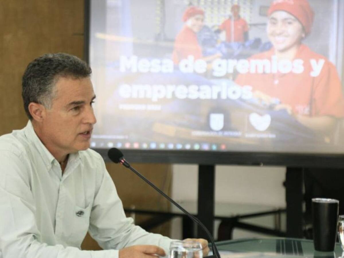 Pese a licitación, gobernador insiste en riesgos por cambio de contratistas