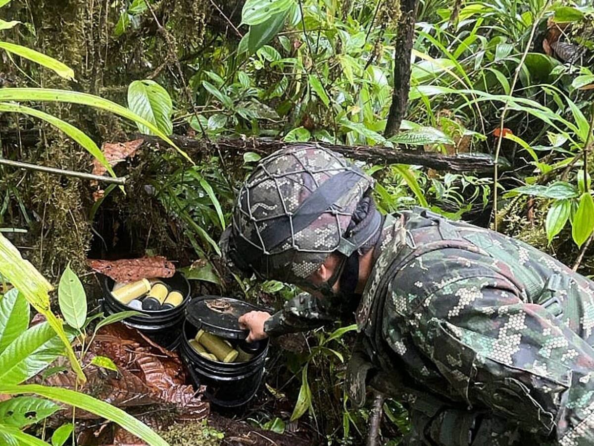 Hallan caleta con minas antipesonal en zona rural de Barbacoas