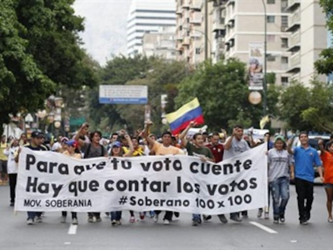 Chavistas y opositores se volcarán a las calles para defender sus resultados electorales