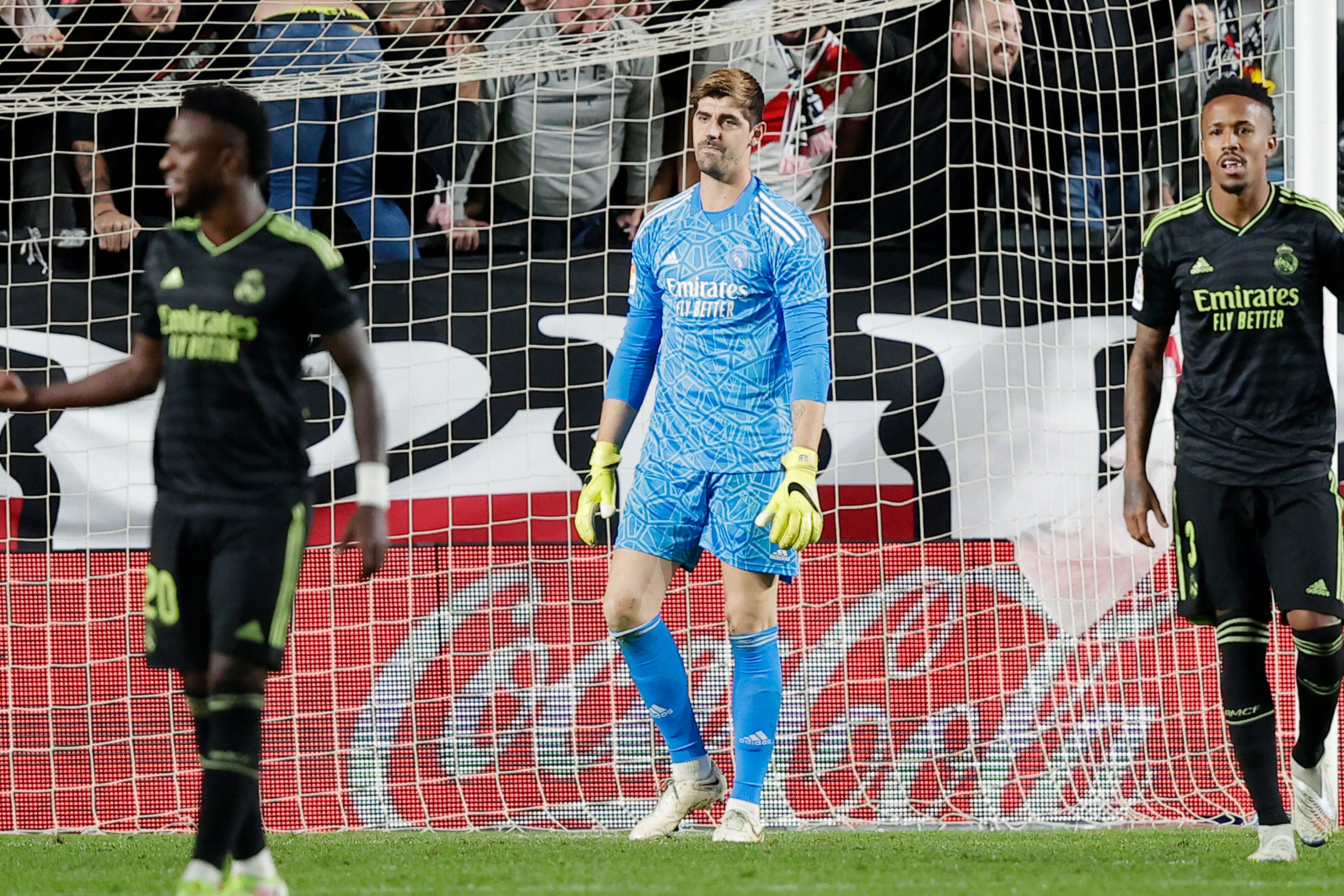 Thibaut Courtois explotó tras la derrota del Real Madrid frente el Rayo Vallecano. (Photo by David S. Bustamante/Soccrates/Getty Images)