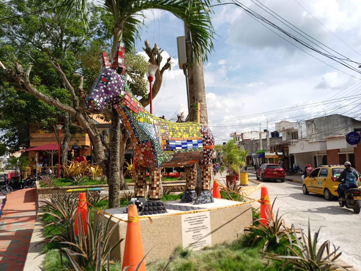 El monumento a la burra que genera polémica en Sincelejo