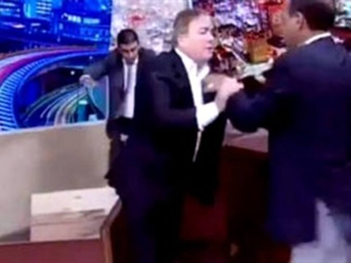 Congresista jordano saca pistola en debate televisivo