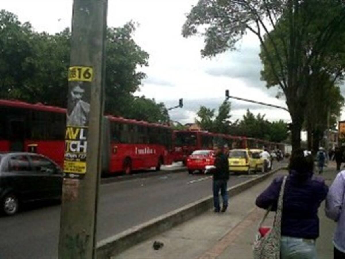 Tres pasajeros resultaron heridos dentro de un bus de Transmilenio