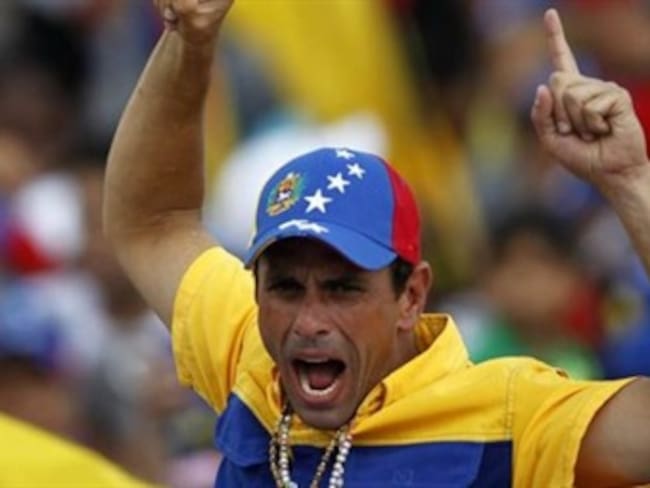Capriles llama de nuevo a movilizarse &quot;en paz&quot; hacia las oficinas electorales