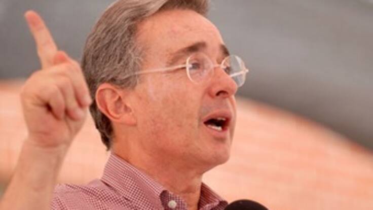 Uribe: 'Alfonso Cano' es 'matón' y escribe con manos ensangrentadas