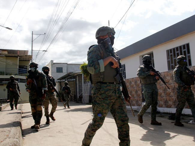 Ecuador anuncia toque de queda en cuatro provincias por la inseguridad. Crédito: Gerardo MENOSCAL / AFP